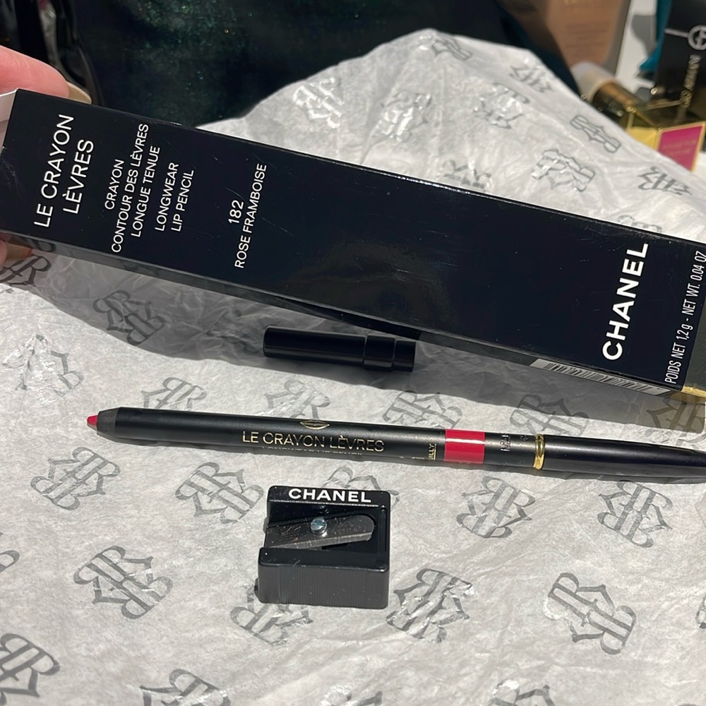 Chanel Crayon longwear lip pencil 182 Rose Framboise
